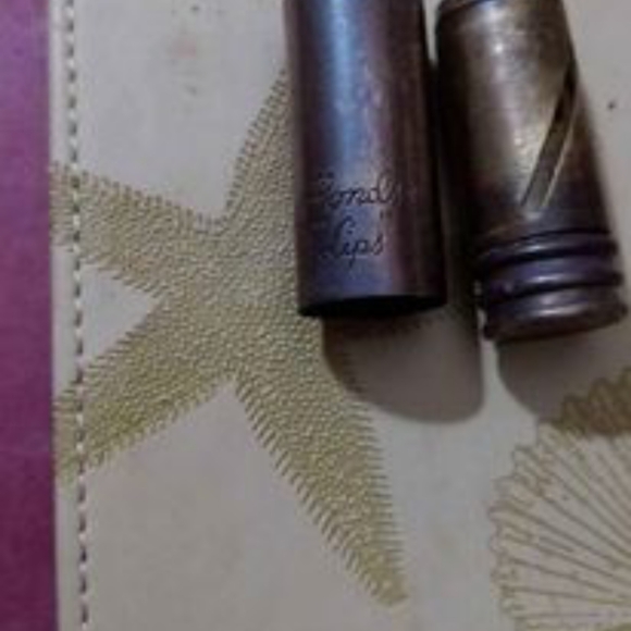 vintage ponds lips lipstick container - Picture 4 of 4